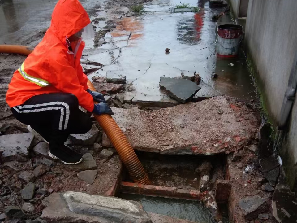 南浔专业清理污水池 炜誉市政以规范流程守护城市 “肠道”