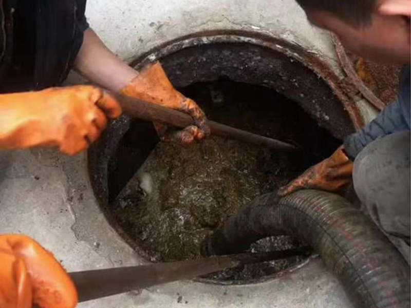 南浔清理化粪池时如何避免沼气的危害?