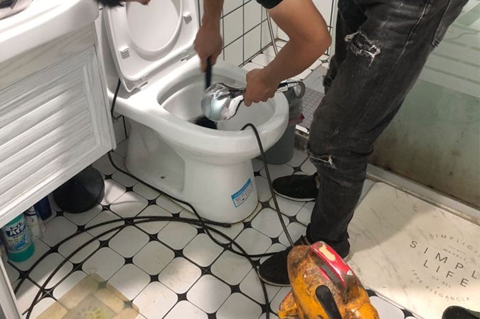 南浔马桶经常堵塞竟是因为它们,别因方便惹来大麻烦